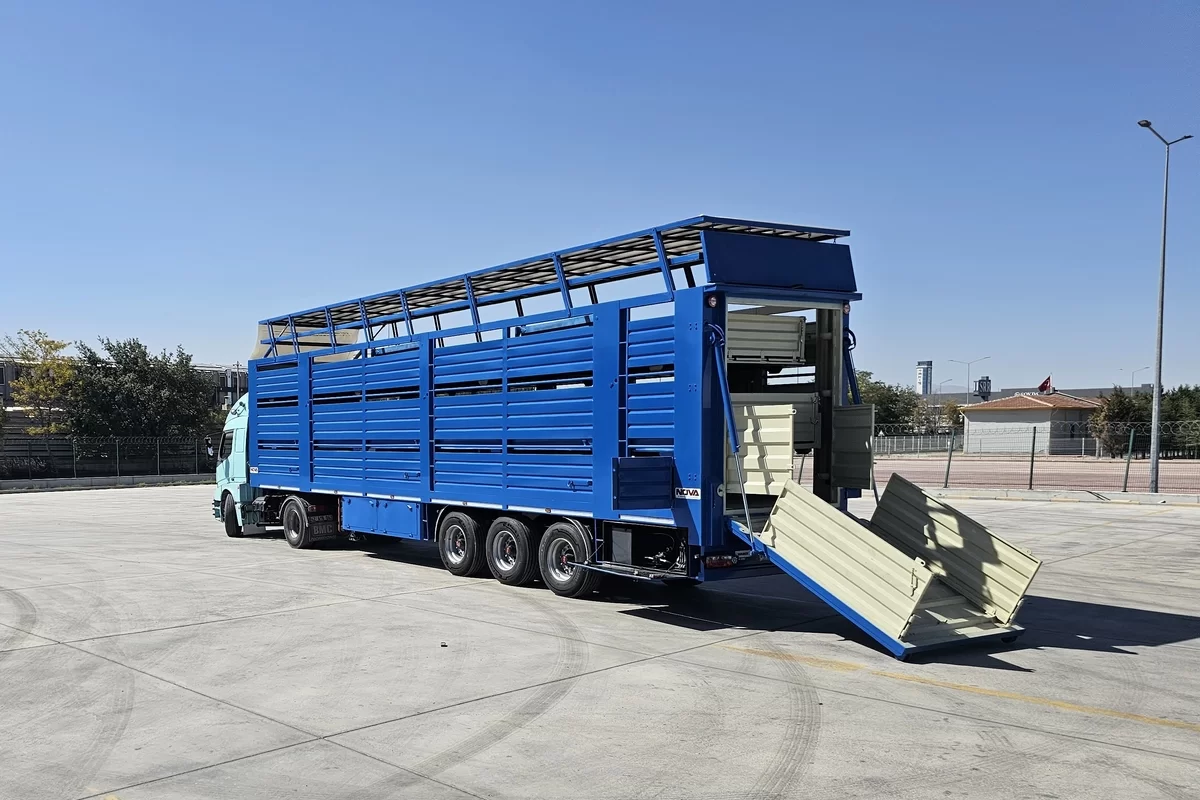 ANIMAL TRANSPORT SEMI TRAILER