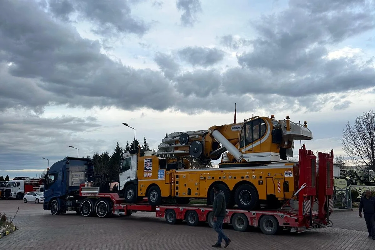 52 TON LOADING WITH OUR 5 AXLE LOWBED TRAILER
