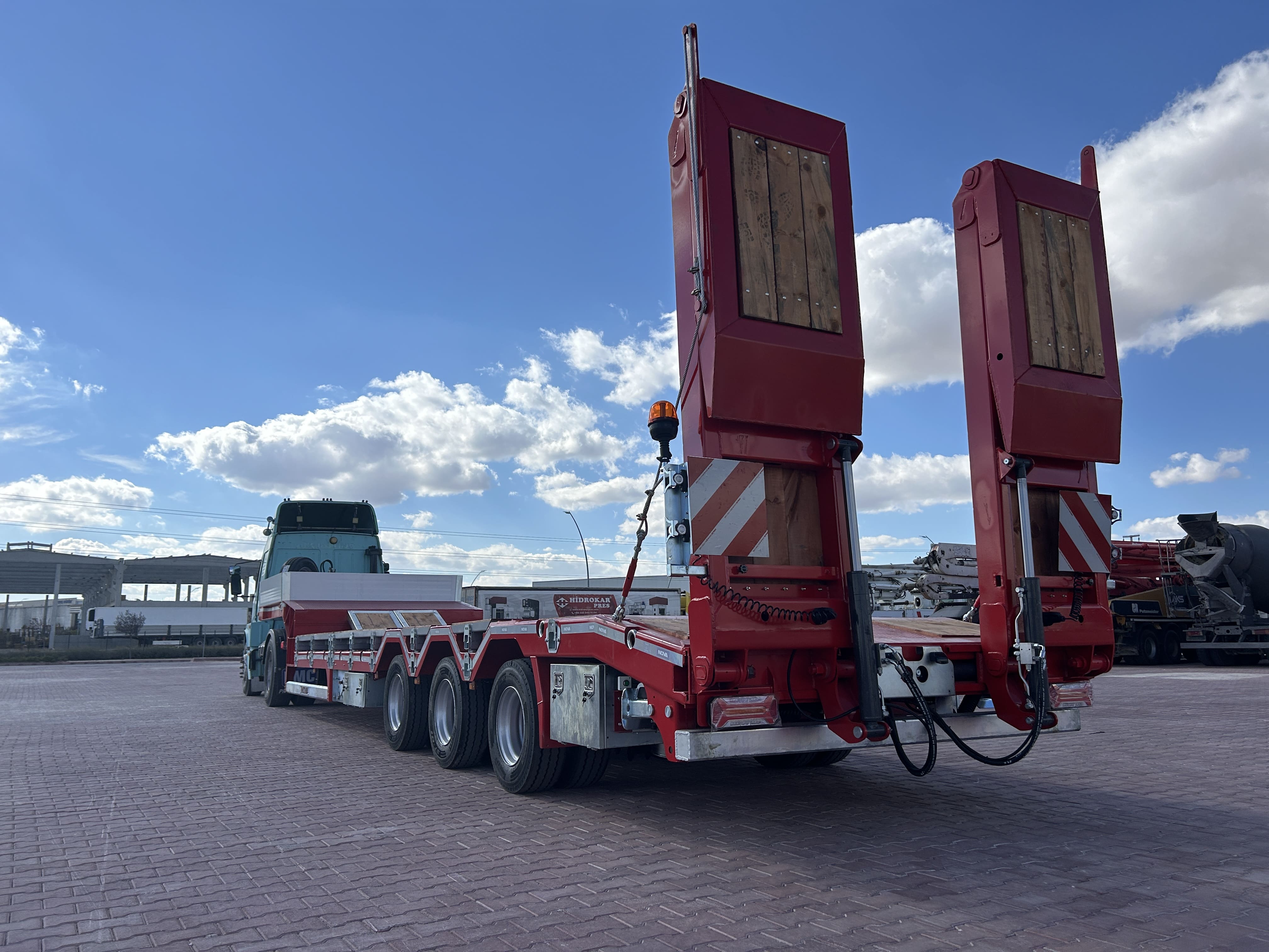 3 Axle Lowbed 9,9 meter Platform