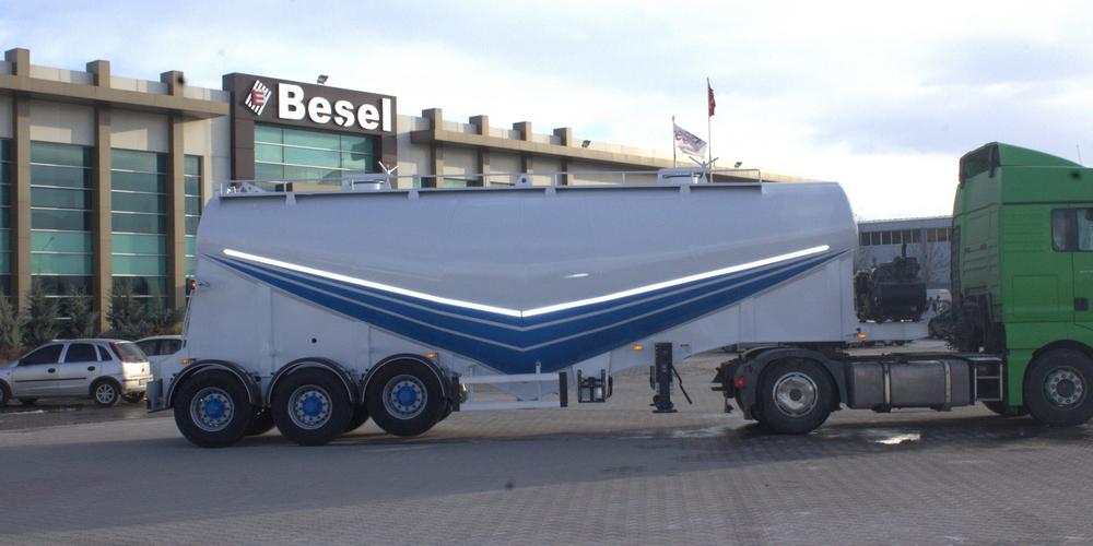 Cement Bulker Trailer with Compressor