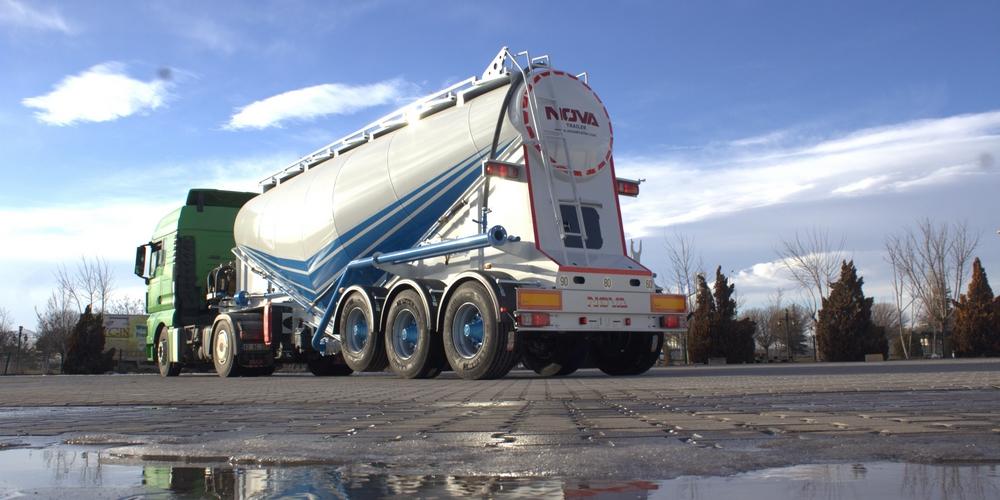Cement Bulker Trailer with Compressor