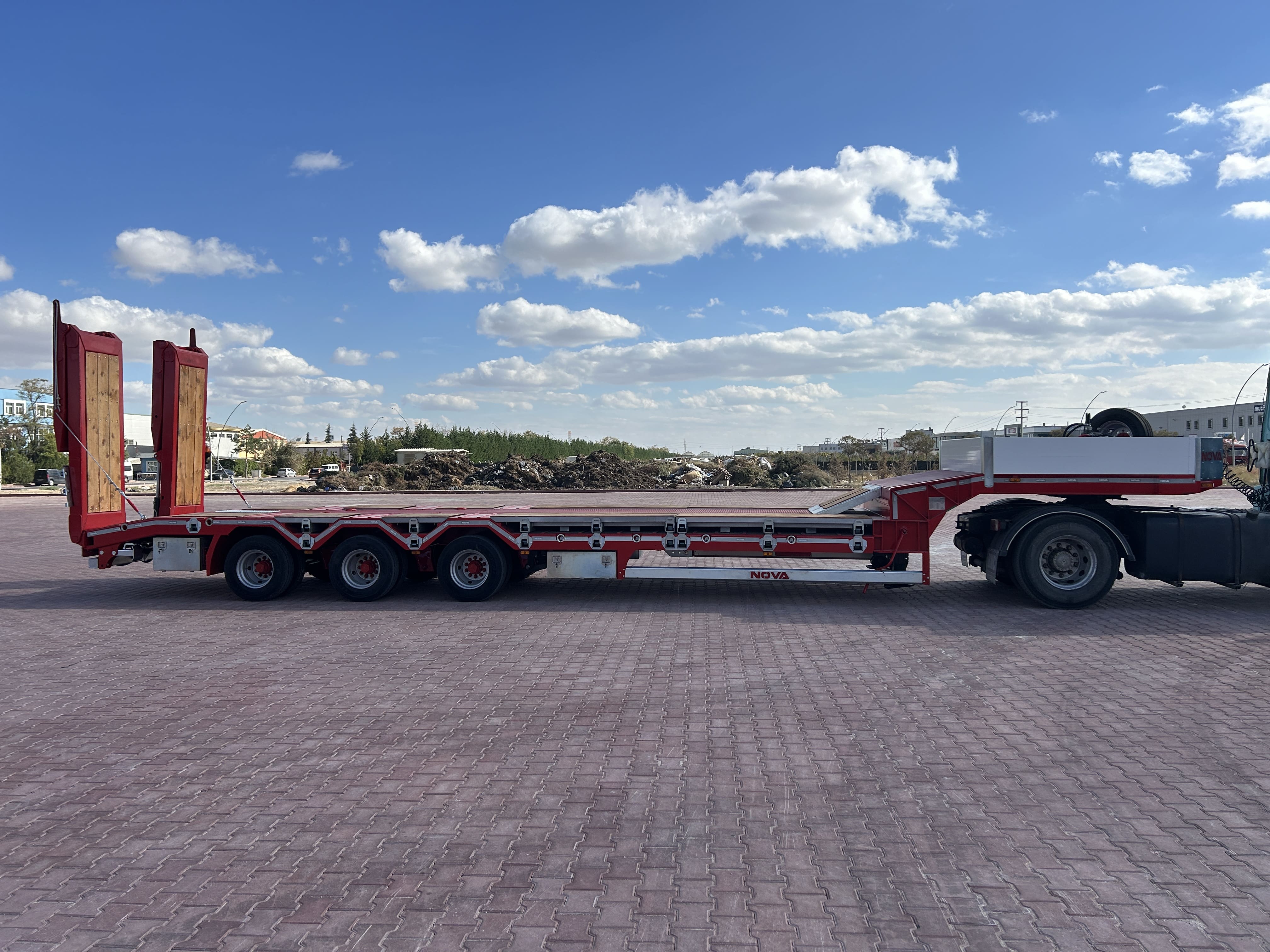 3 Axle Lowbed 9,9 meter Platform