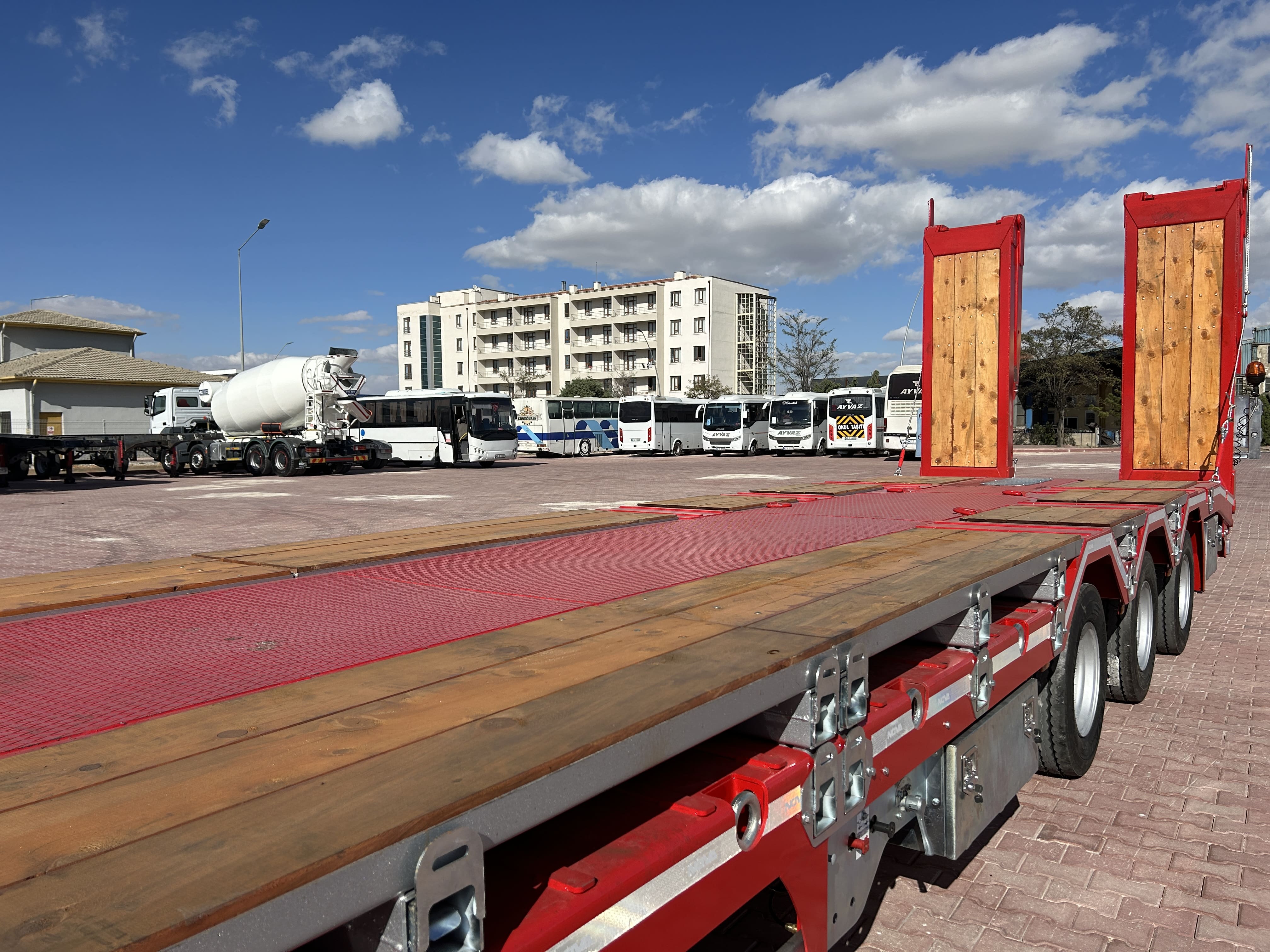 3 Axle Lowbed 9,9 meter Platform