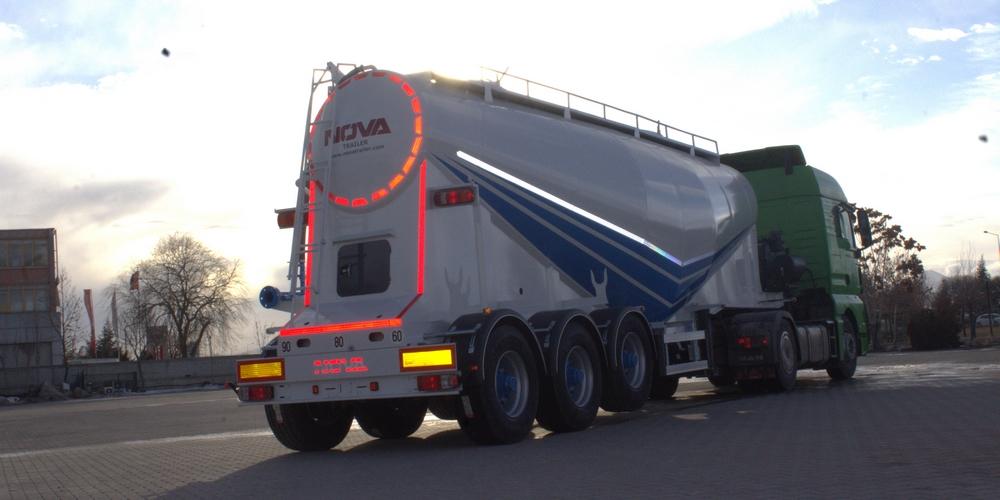 Cement Bulker Trailer with Compressor