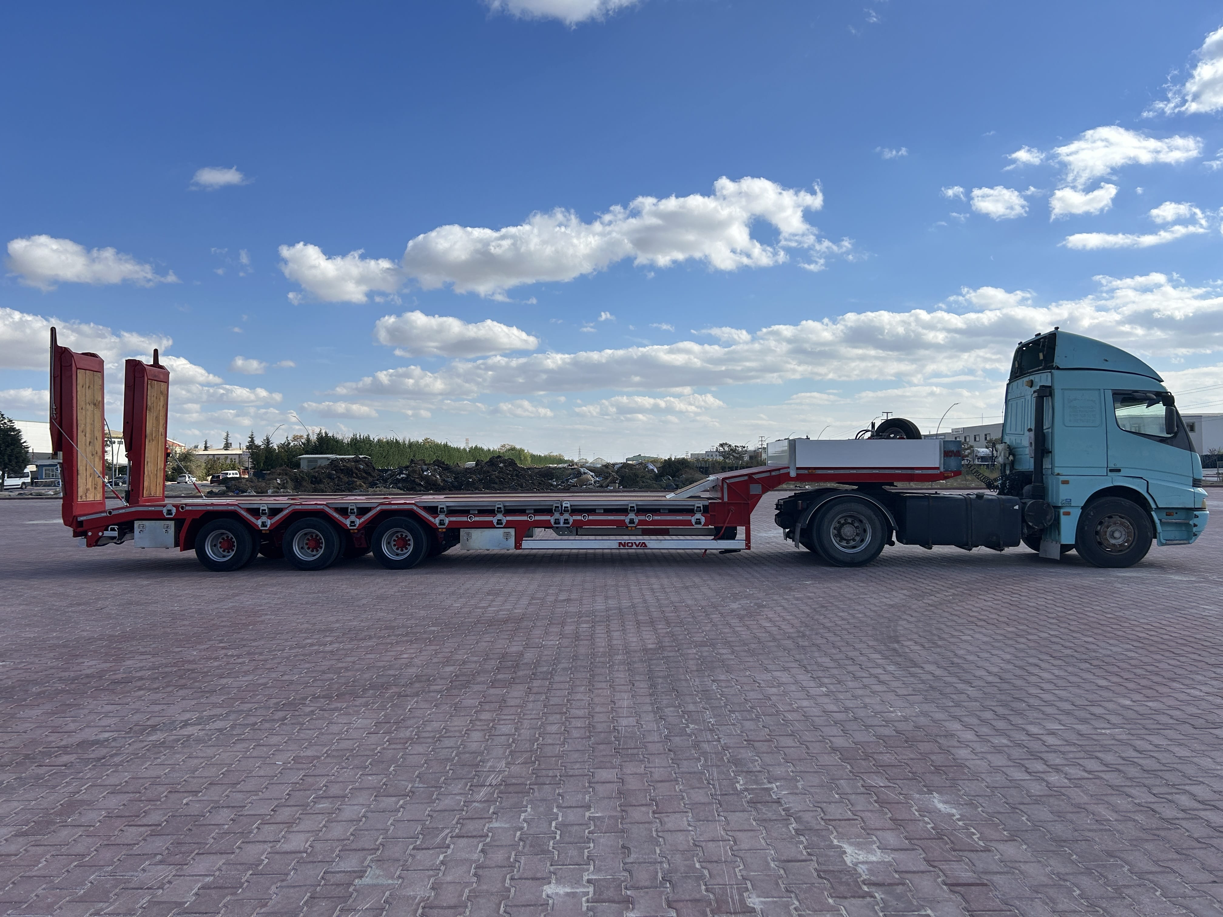 3 Axle Lowbed 9,9 meter Platform