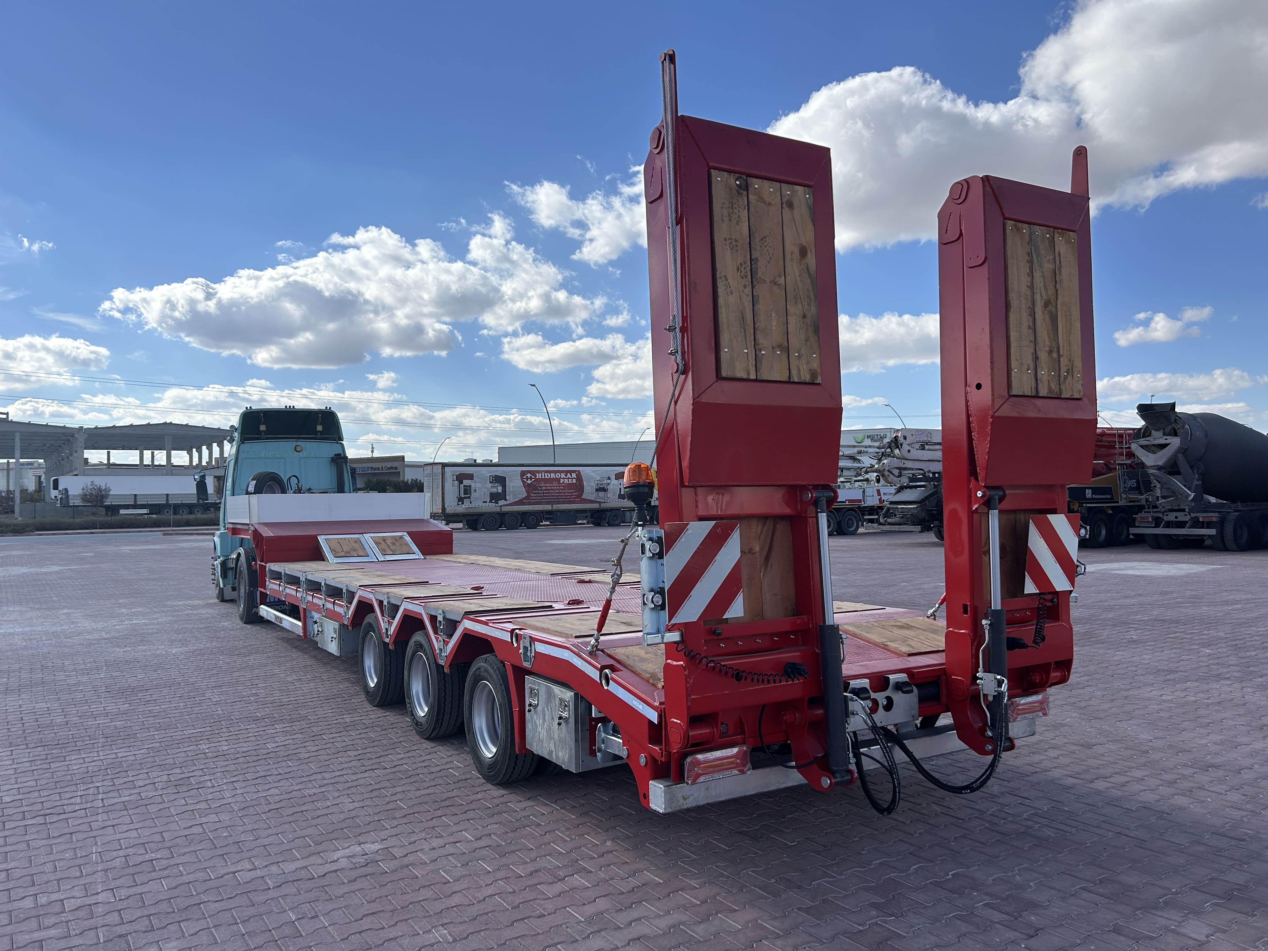 3 Axle Lowbed 9,9 meter Platform