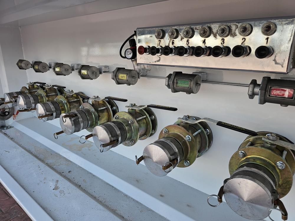 Tanker Semi Trailer for Fuel, Diesel, Petrol