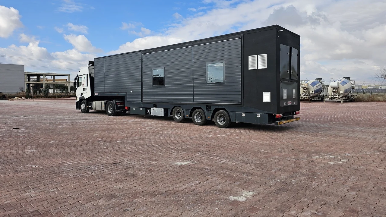 MOBILE SHOWROOM TRAILER