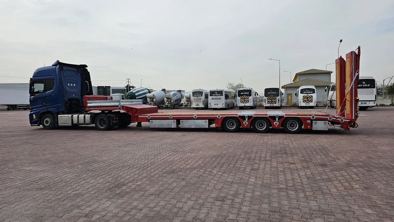 LOWBED TRAILER 3 AXLE
