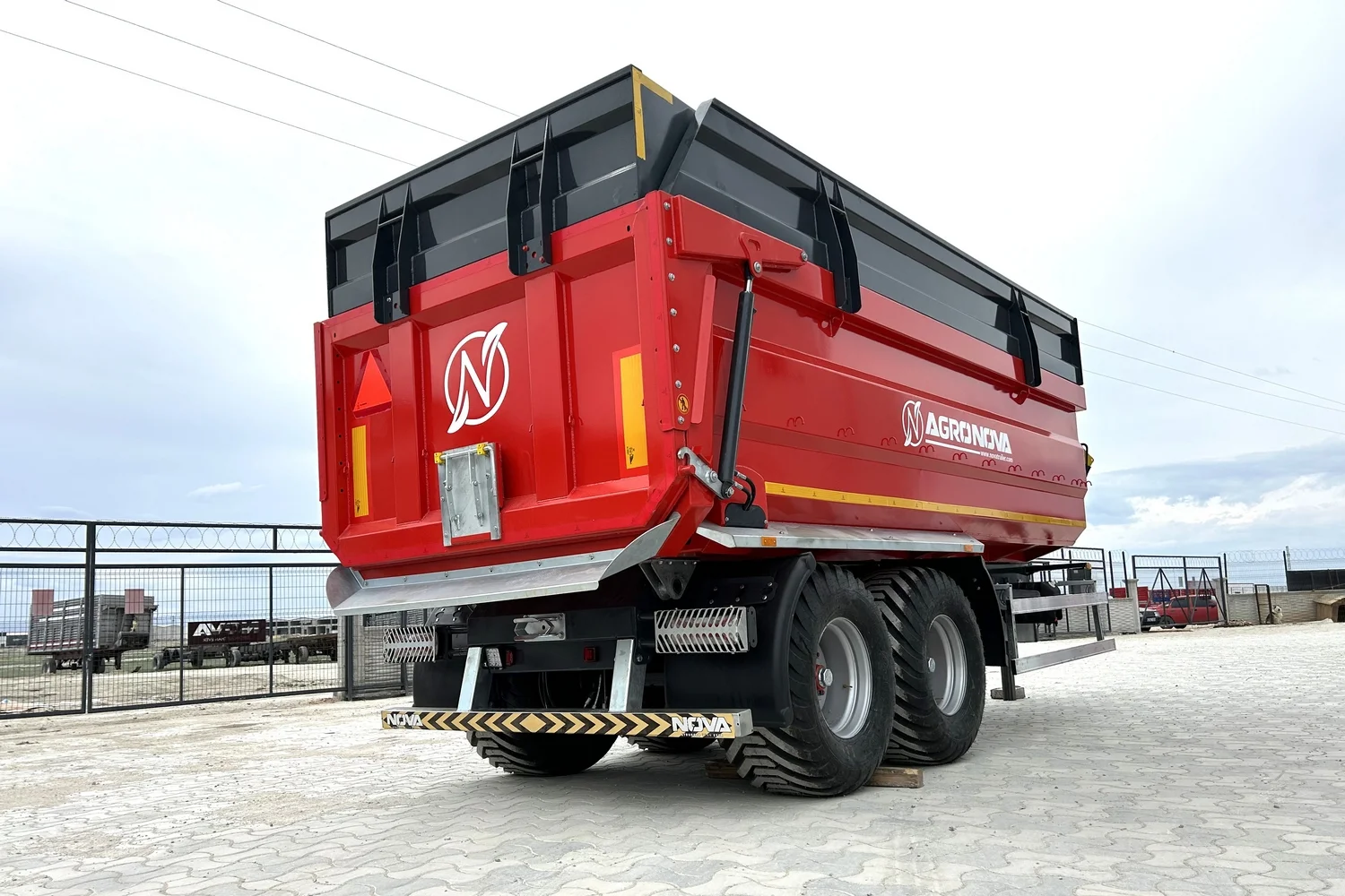 TANDEM DUMP TRAILER