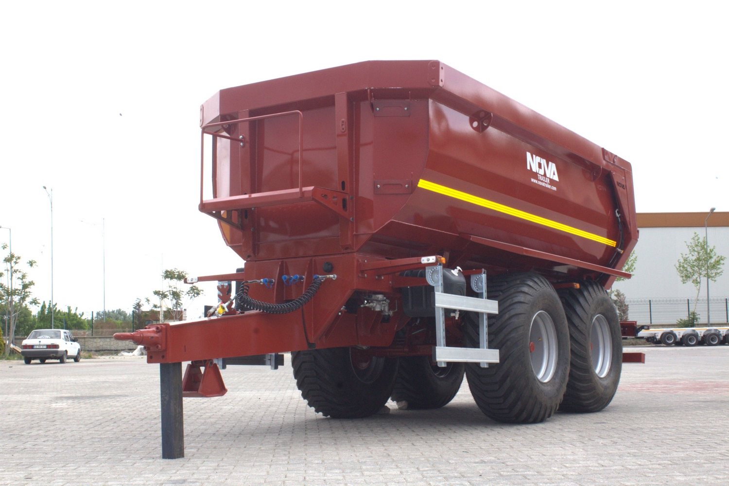 TIPPER HALF PIPE