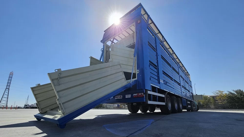 ANIMAL TRANSPORT SEMI TRAILER