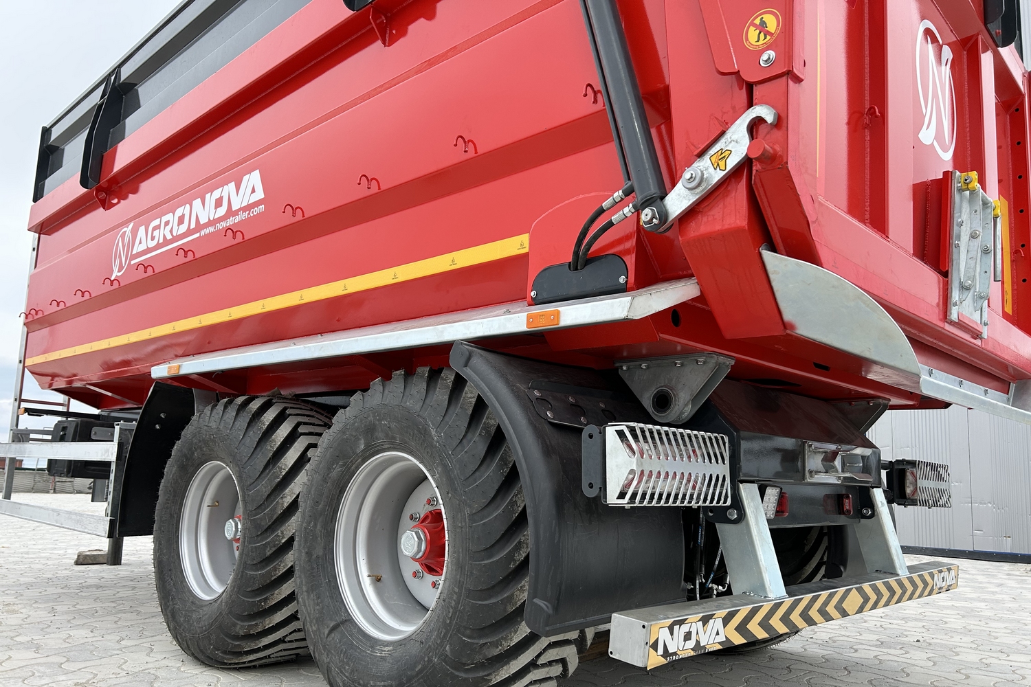 TANDEM DUMP TRAILER