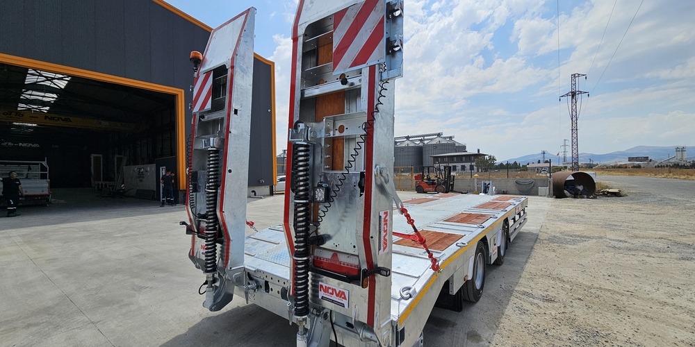 TANDEM LOWBED