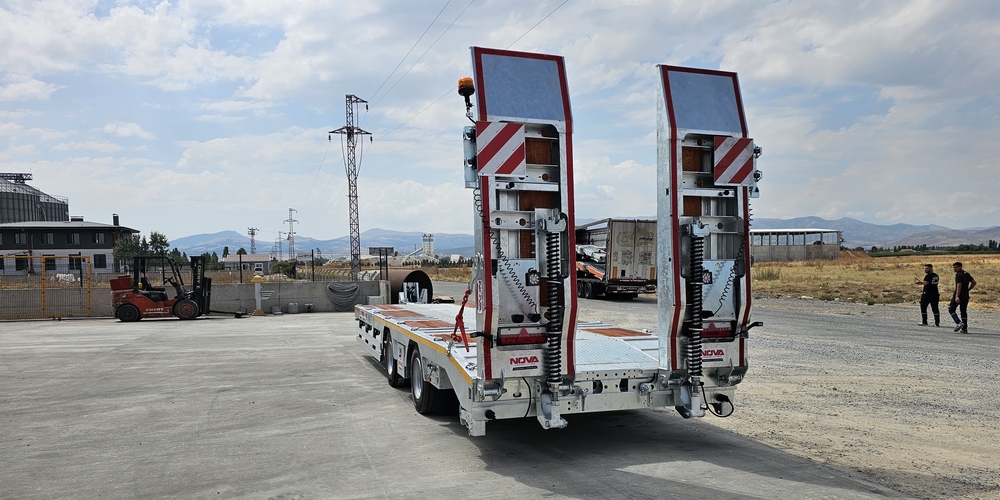 TANDEM LOWBED