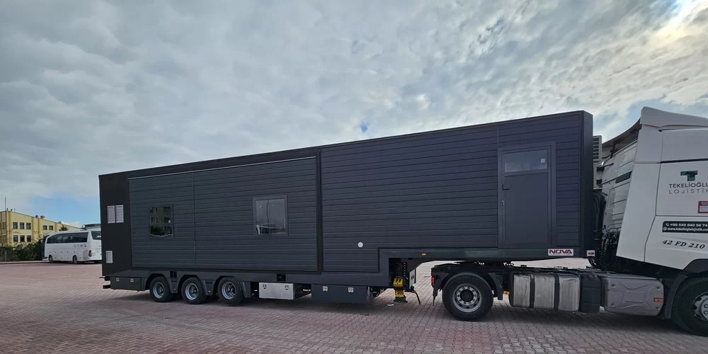 MOBILE SHOWROOM TRAILER