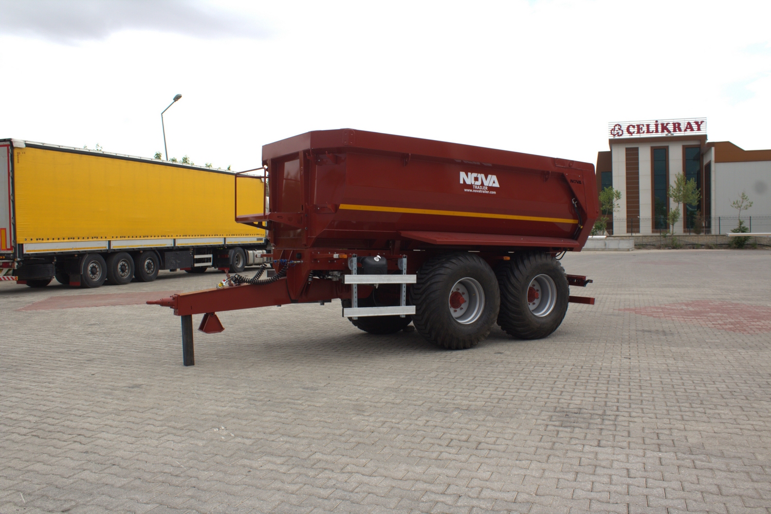TIPPER HALF PIPE