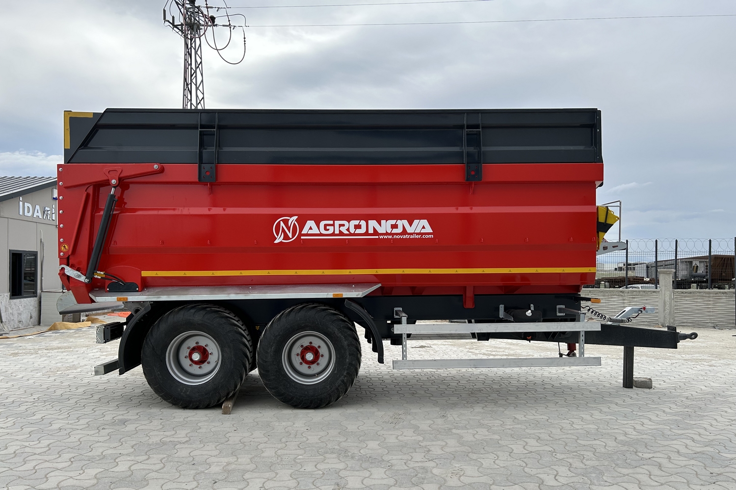 TANDEM DUMP TRAILER