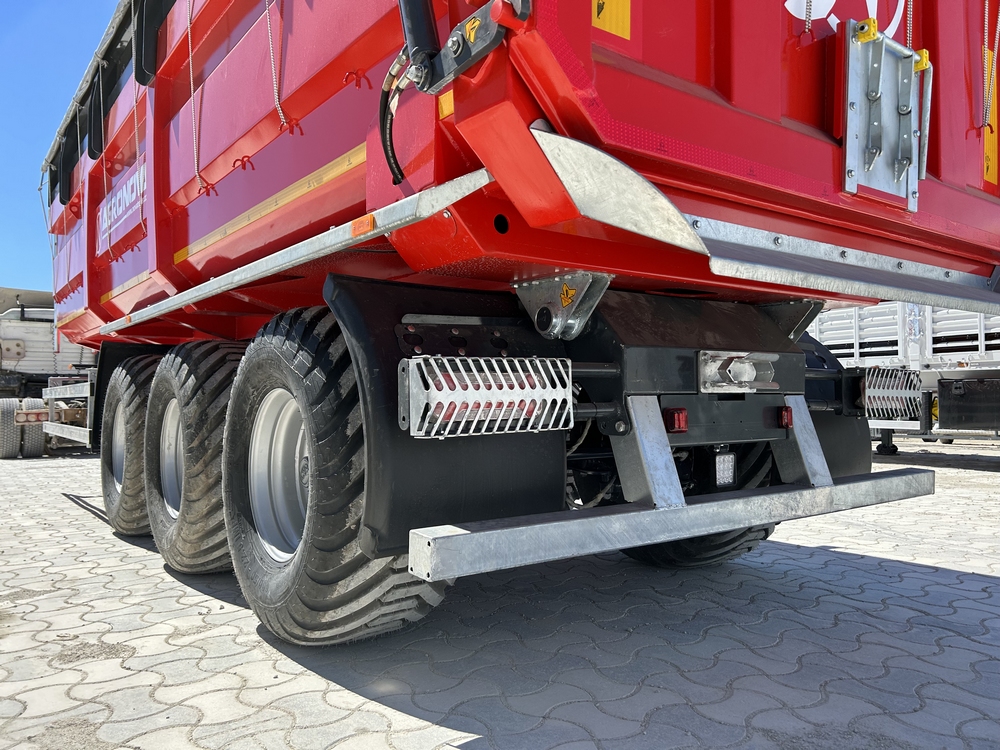 TRIDEM DUMP TRAILER
