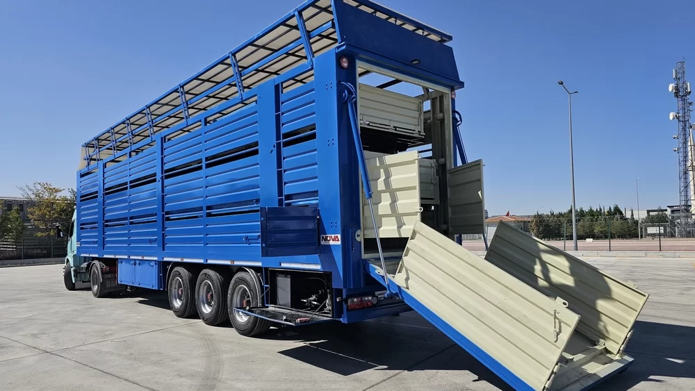 ANIMAL TRANSPORT SEMI TRAILER