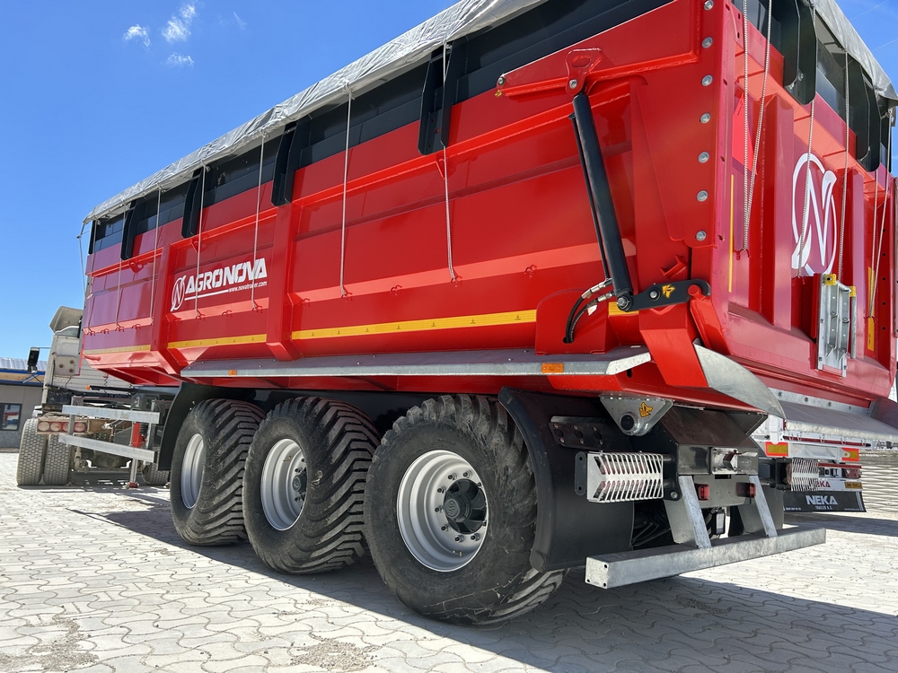 TRIDEM DUMP TRAILER