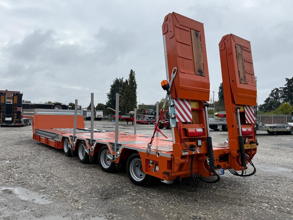 LOW LOADER TRAILER