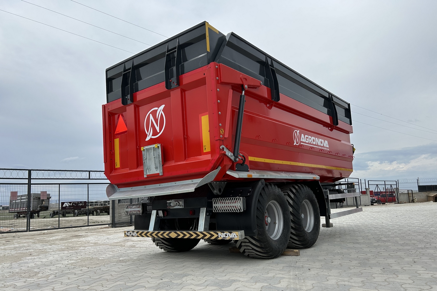 TANDEM DUMP TRAILER