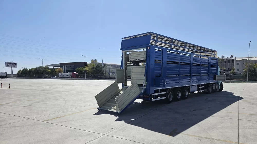 ANIMAL TRANSPORT SEMI TRAILER