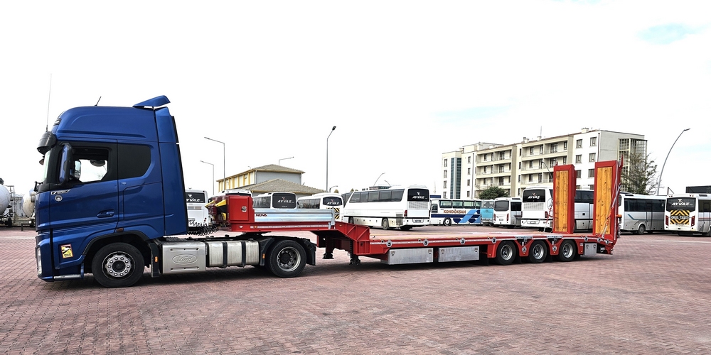 LOWBED TRAILER 3 AXLE