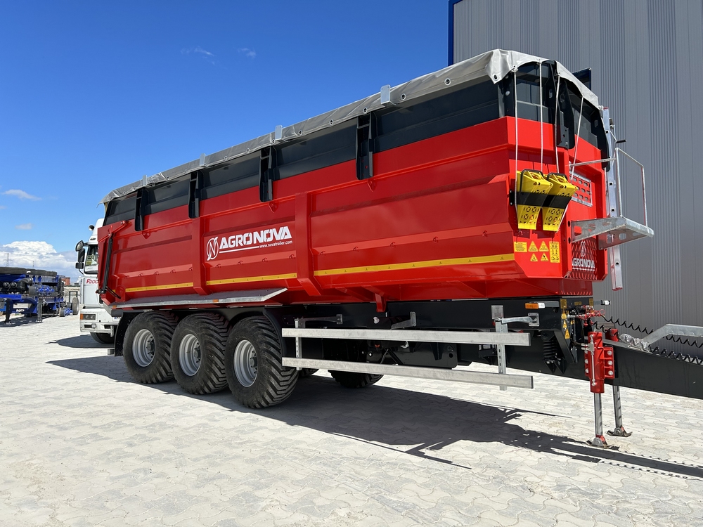 TRIDEM DUMP TRAILER