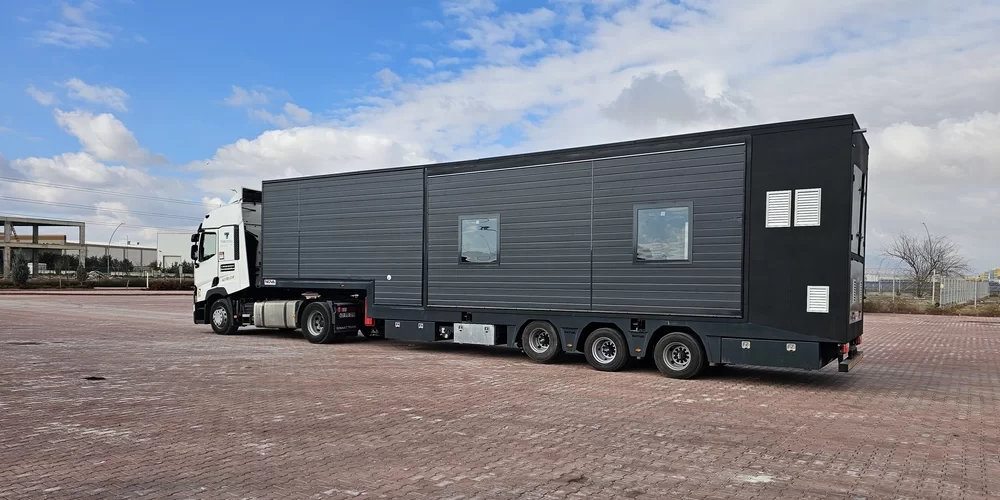 MOBILE SHOWROOM TRAILER