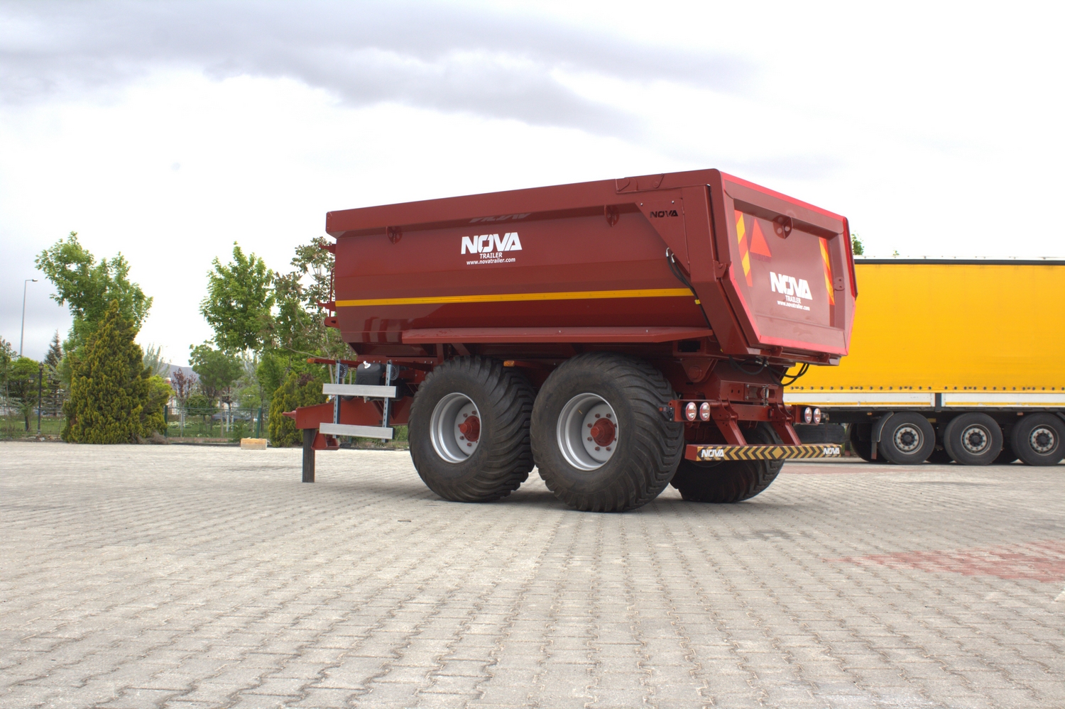 TIPPER HALF PIPE