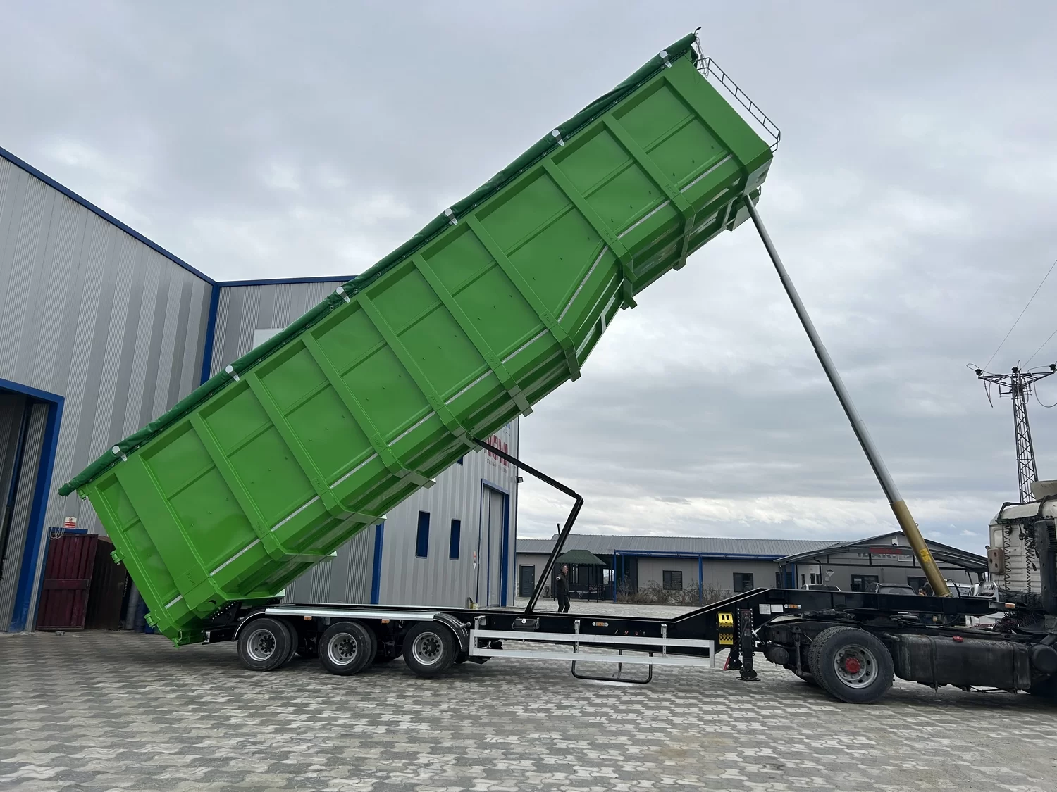 SCRAP TIPPER TRAILER 85 M3