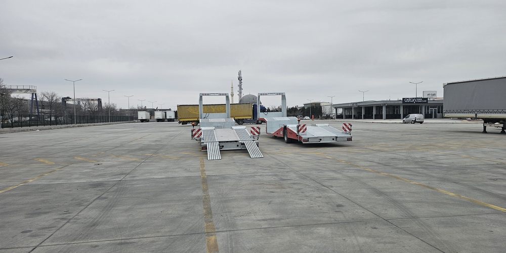 TRUCK TRANSPORT TRAILER