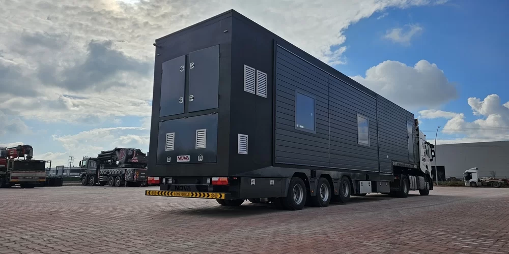MOBILE SHOWROOM TRAILER