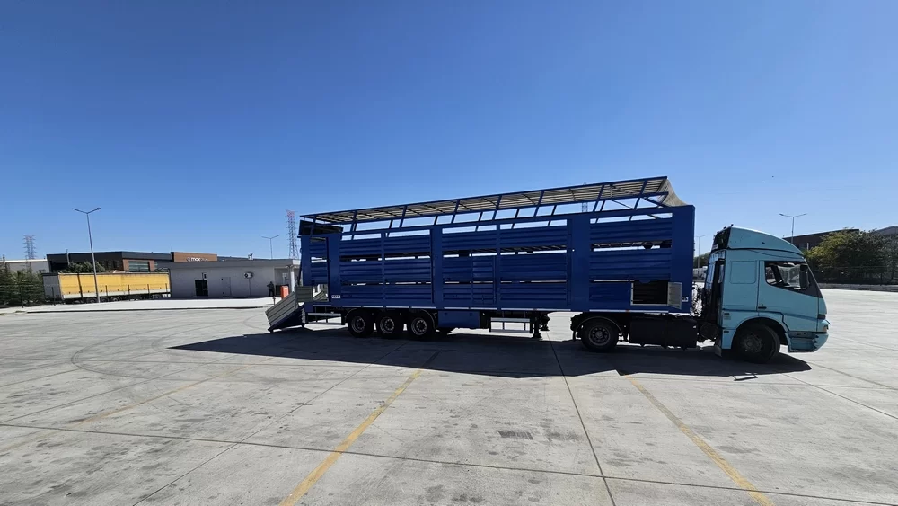 ANIMAL TRANSPORT SEMI TRAILER