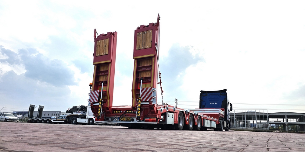 LOWBED TRAILER 3 AXLE