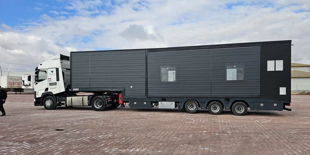 MOBILE SHOWROOM TRAILER