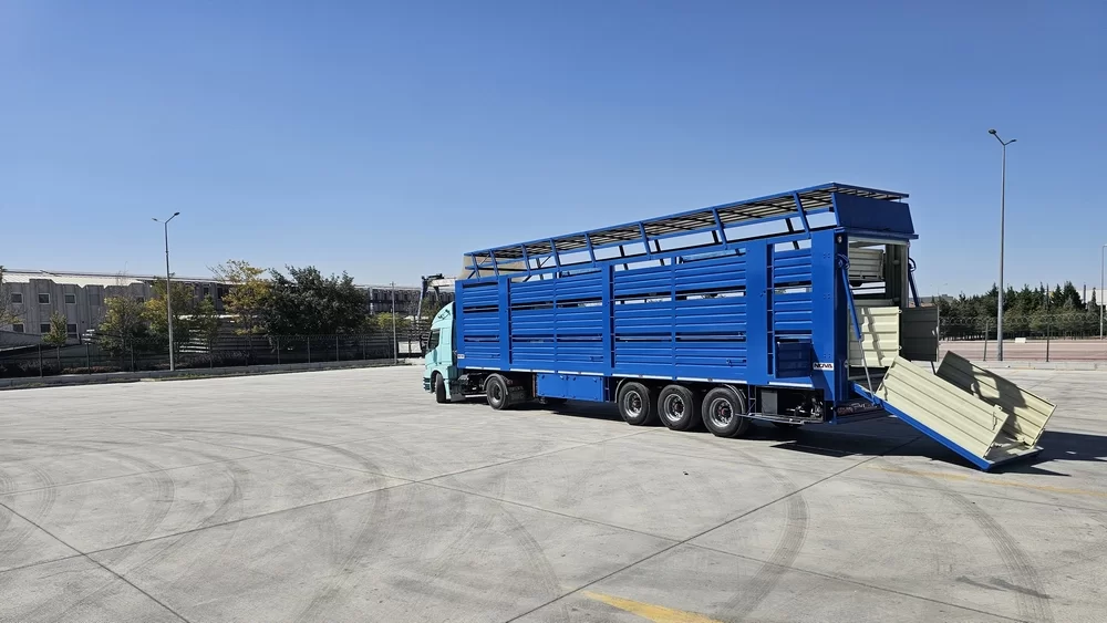 ANIMAL TRANSPORT SEMI TRAILER