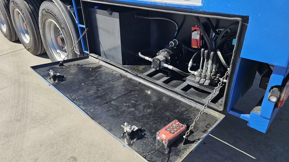 ANIMAL TRANSPORT SEMI TRAILER