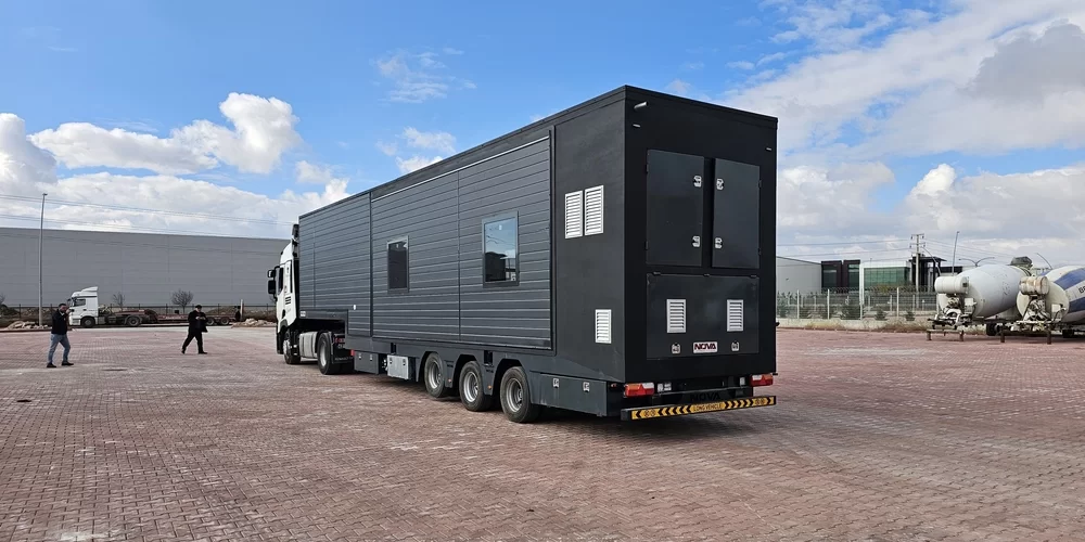 MOBILE SHOWROOM TRAILER