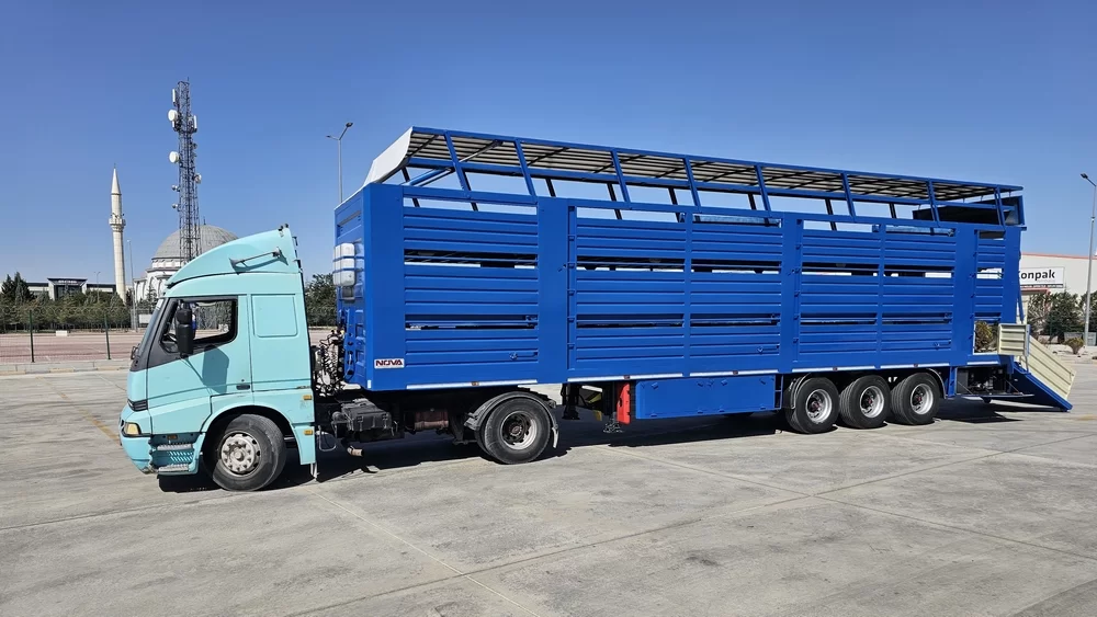 ANIMAL TRANSPORT SEMI TRAILER