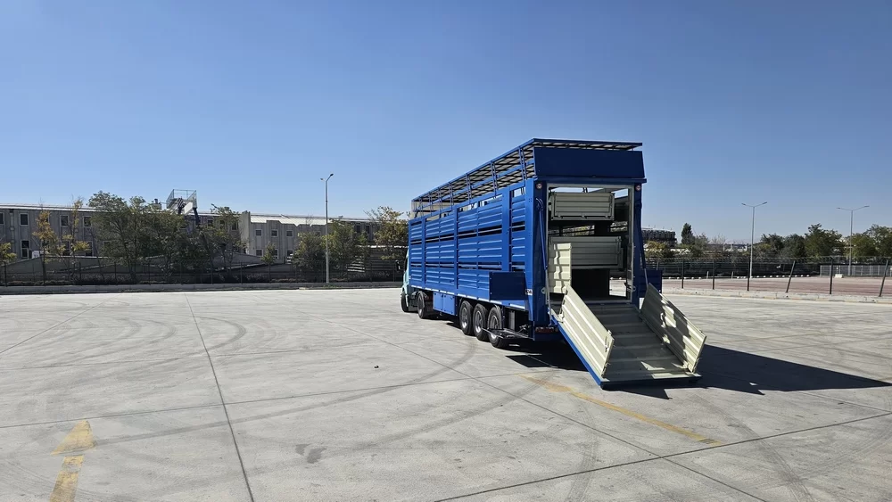 ANIMAL TRANSPORT SEMI TRAILER