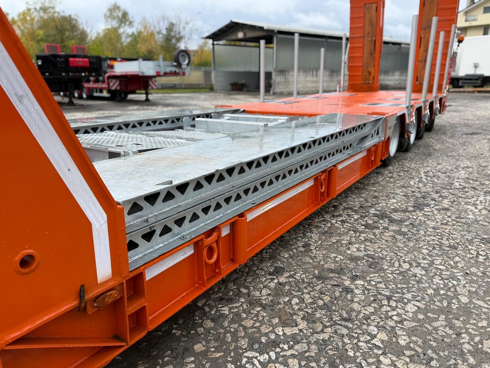 LOW LOADER TRAILER