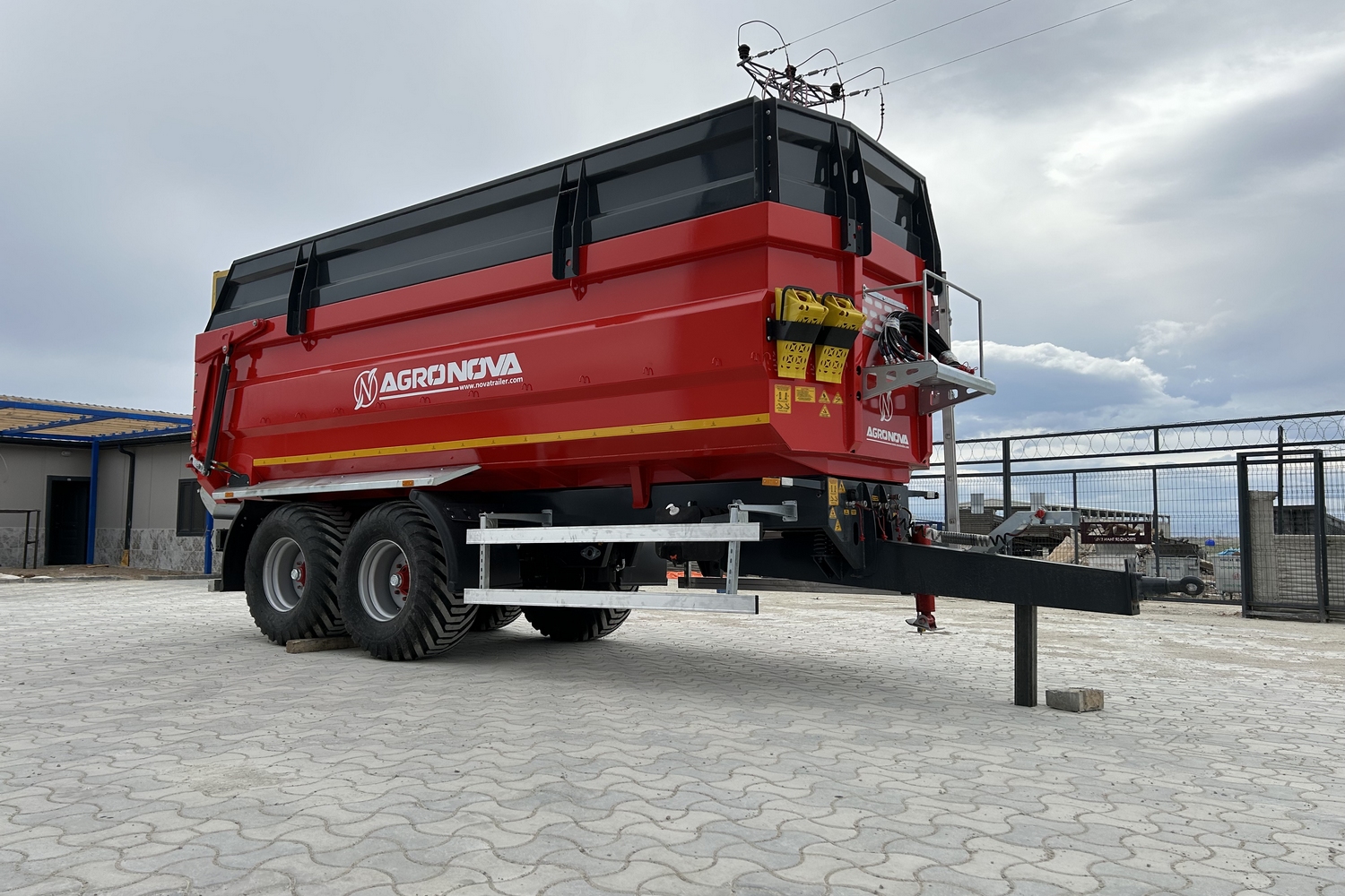 TANDEM DUMP TRAILER