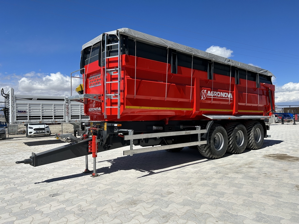 TRIDEM DUMP TRAILER